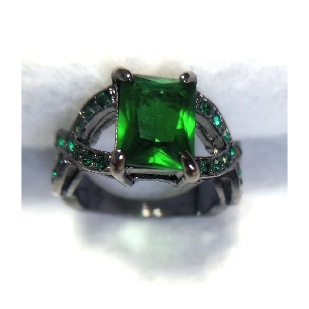 Green Emerald Cut Stone Ring / Size 8 1/4 NWOT
